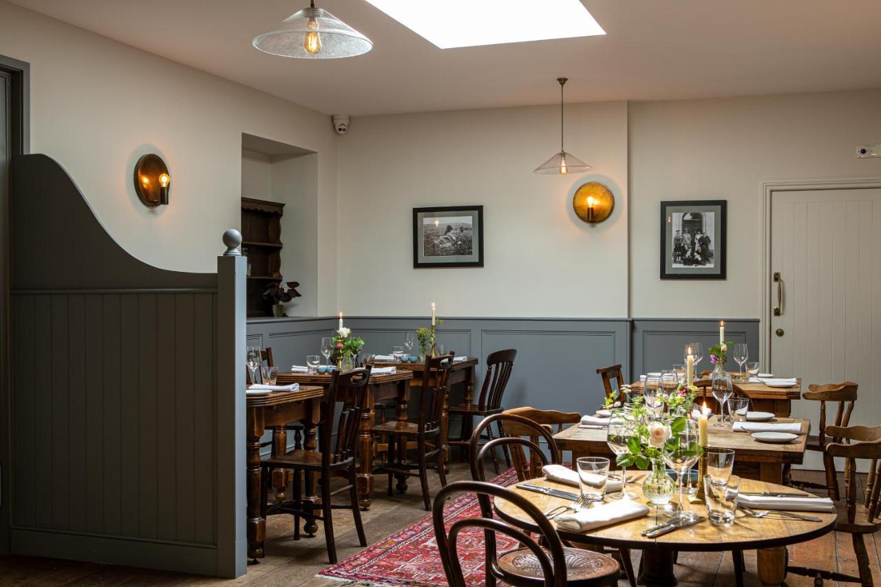 The Queens Arms Poyntington Exterior photo